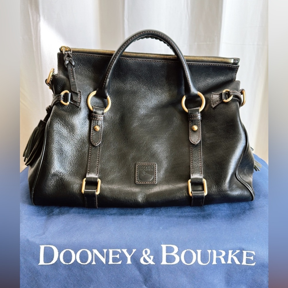 🖤 Dooney & Burke purse w/ duster bag & additional strap
